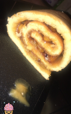 Roulé aux pommes et caramel beurre salé.