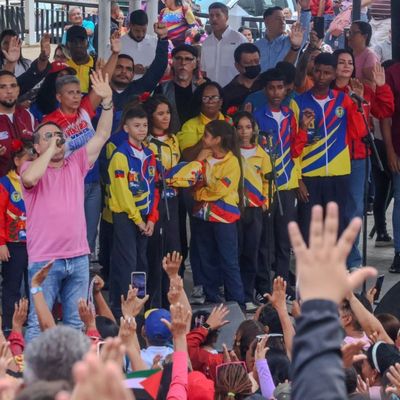 En el Plaza Bicentenaria de Valencia se concentraron bajo la consigna “En contra de la guerra”
