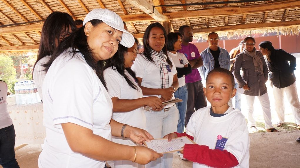 Journée récréative pour 70 élèves malentendants du SMM ADSF et de l'AKA.MA, grâce à l'association Fitia de Mialy Rajoelina. Photos: Harilala Randrianarison