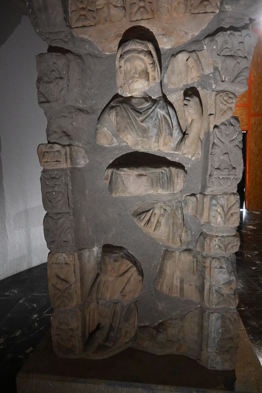 Socle aux quatre dieux et base octogonale, colonne de Merten, musée de la Cour d'Or, Metz.