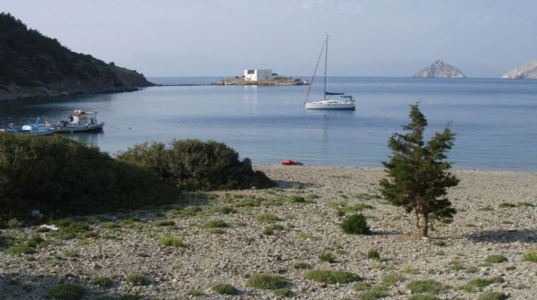 mouillage sauvage( le soir ) au nord ouest de l'île grecque de Simi