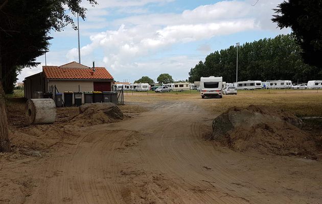 Les forains s’installent au stade de Football (proche des services techniques)