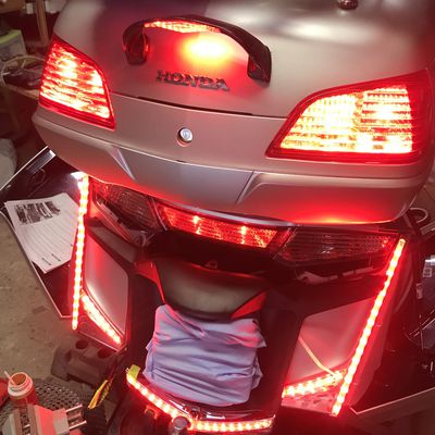 Goldwing Unserbande 1800 SC68 - Doubler l'éclairage arrière des feux et pose leds