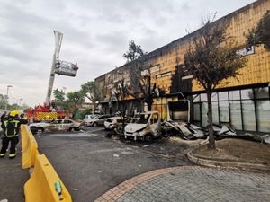 Brûler une école n'apporte pas la Justice