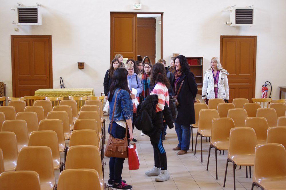 Élèves est enseignants européens visitent le temple 