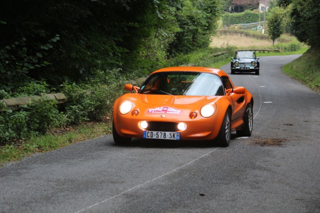 rallye cartoraphique artois lys 2012
la grange au damier st venant anciennes mg porsche alpine ferrari r8 simca alfa caterham lotus