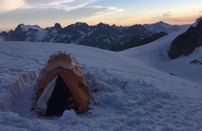 COUP DE BARRE AUX ECRINS - VI - LA DESCENTE INFERNALE