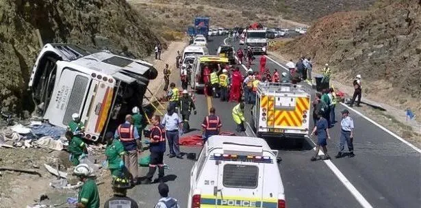South Africa : Mokopane, Afrique du Sud - Une collision dévastatrice sur la R101 a laissé la communauté sous le choc et en deuil alors que des vies ont été tragiquement écourtées.