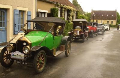 Le Perche rétro auto sport a organisé les 29 et 30 mai 2010 un rallye autour des manoirs ou châteaux