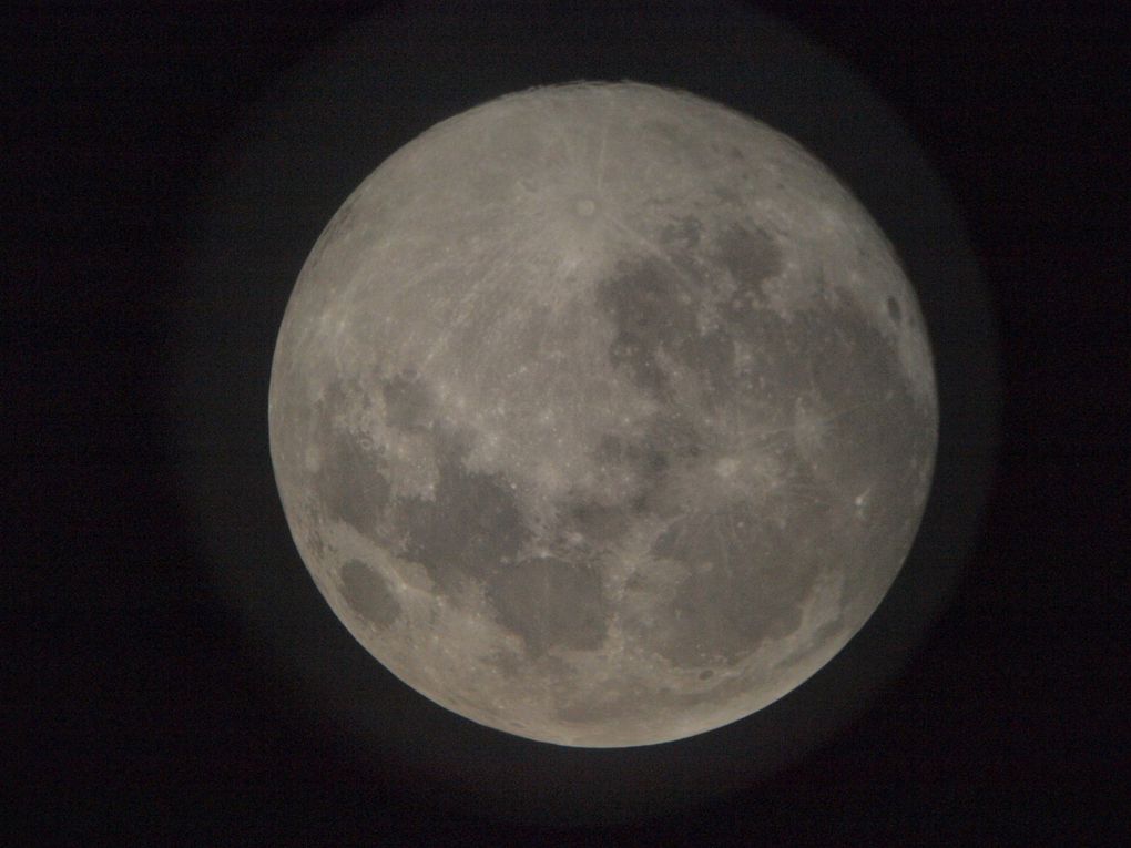 Photos prises par notre télescope (bât. 470) durant les deux premières soirées d'Observation de l'année.

Au programme :
- Jupiter et ses 4 satellites
- La Lune
- Couchers de Soleil