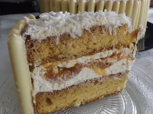 Gateau d'anniversaire comme une foret blanche.