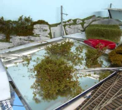 Les étapes de construction (18 mois) d'un dépôt de locomotives à l'échelle HO