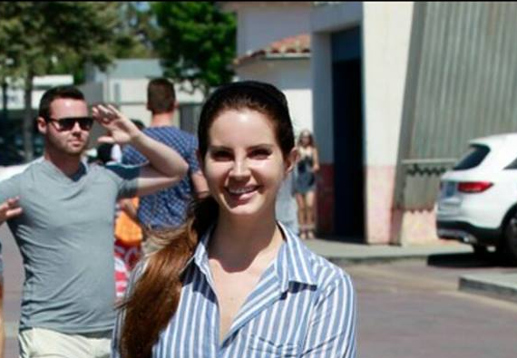 Lana Del Rey aperçue à Los Angeles (04/07/2017)