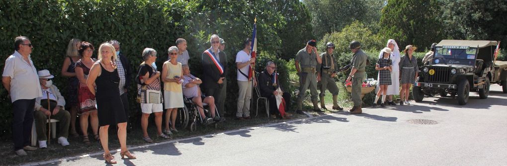 COURLAS : cérémonie de la "Libération du Gard" : dépôt de gerbe et minute de silence, devant la plaque des résistants Louis et René Chabrier, déportés et disparu - photos Pierre Chante -