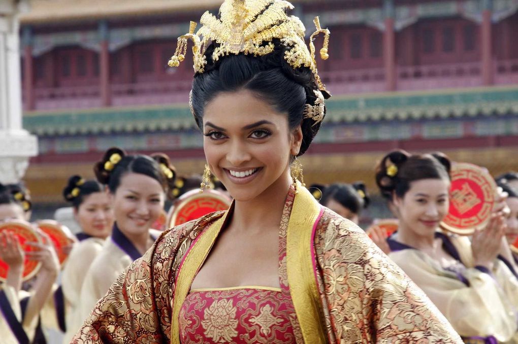 Deepika Padukone, née le 5 janvier 1986 à Copenhague (Danemark), est un mannequin d'origine indienne, actrice à Bollywood.

Après son rôle dans le film Om Shanti Om avec Shah Rukh Khan, Deepika s'est très vite vue propulsée au rang de vedette