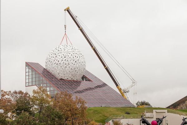 Le Futuroscope retrouve l’emblématique boule blanche