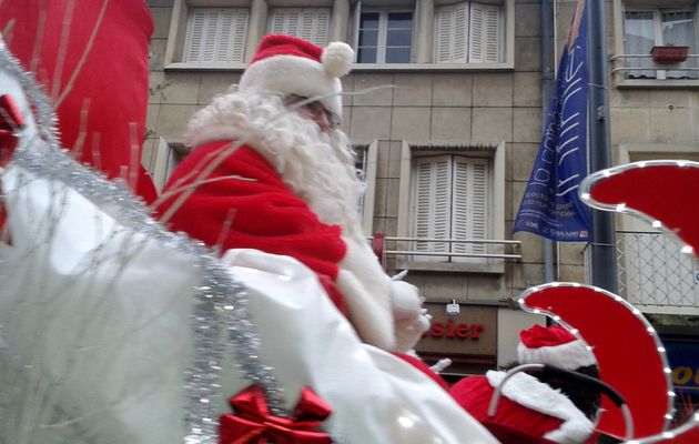 La parade du Père Noël dans les rues de Beauvais