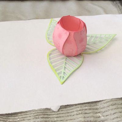 Bouton de rose et tasse