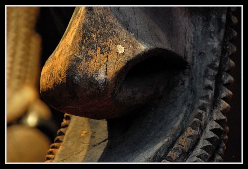 Des masques photographiés au Musée du Quai Branly.