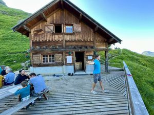 Arrivée pour la nuit au chalet de Trebentaz