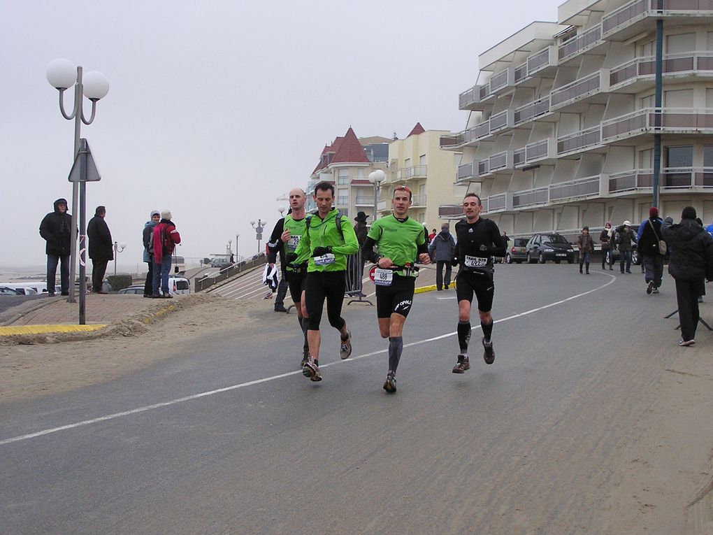 environ 150 photos du trail D2B entre Le Touquet et Berck Sur Mer, le 24 janvier 2010