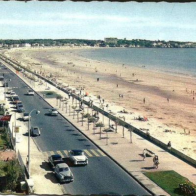 Royan - (Charentes Maritimes) la plage - carte postale années 1960