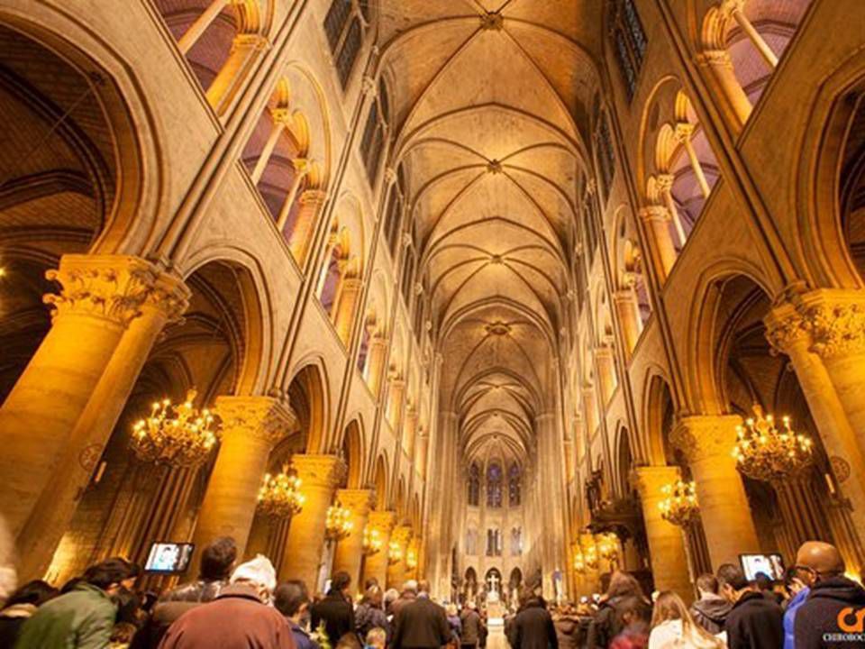 La France - Notre Dame de Paris.....