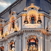 BUCAREST DE POCHE - Les plus belles décorations de Noël sont sur ces deux bâtiments