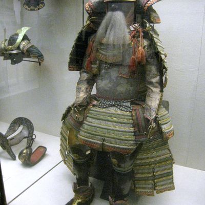Armure japonaise de style OYOROI, Victoria and Albert Museum 