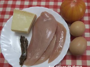 Salade au poulet grillé, tomate, œufs et anchois