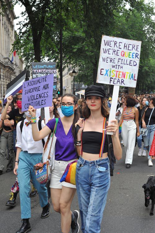 Photos de la pride de Paris du 26 juin 2021 : pancartes, slogans, organisations et participant.e.s bien sûr ! 