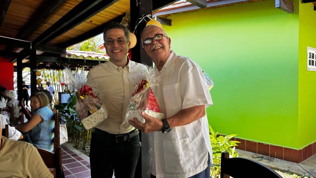 Abuelos de San Diego disfrutaron de almuerzo de Navidad en el “Centro Recreacional del Adulto Mayor Juan Pablo II&quot;