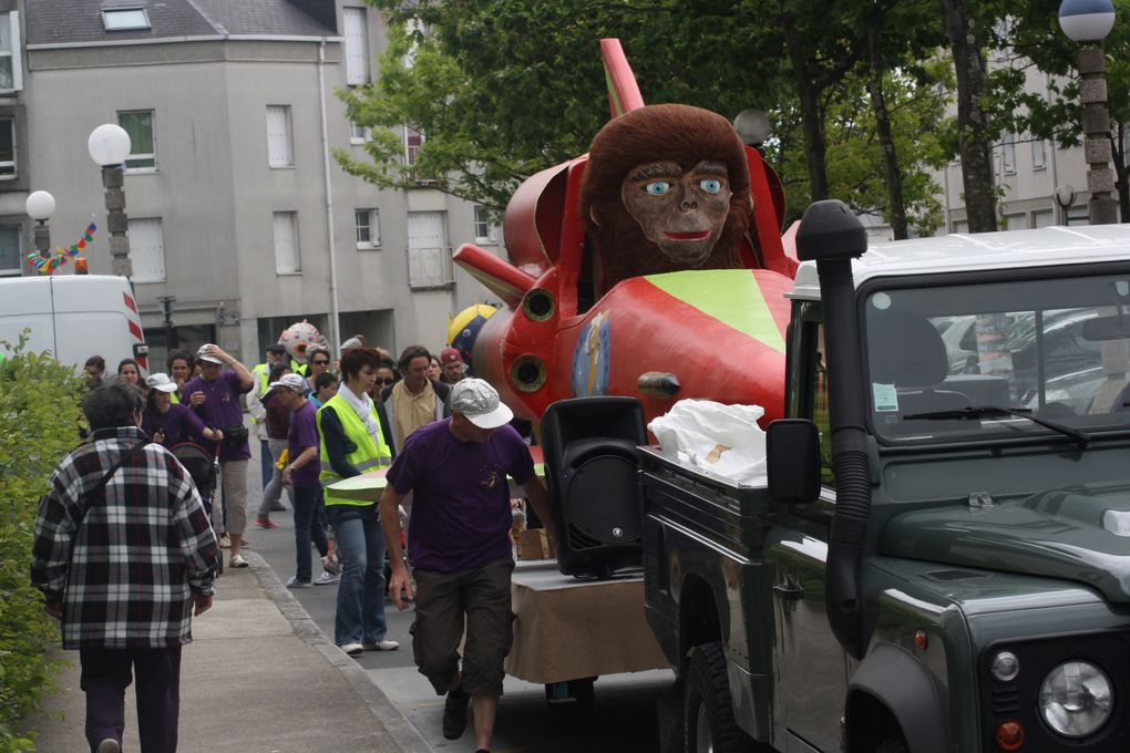 70 photos environ de la Fête du Tillay 2013, qui a réussi haut la main à laver l'affront fait par la météo au carnaval de printemps !