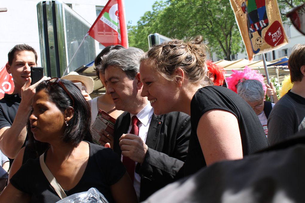 Visite de soutien aux candidates du FG pour les élections législatives, marché Glacière place Coluche, puis meeting improvisé au bas de la cité Daviel