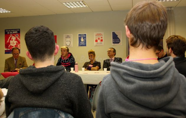 Frigide Barjot fait son tour de France pour mobiliser contre le mariage pour tous, accompagnée d'Hervé Mariton, 13 mars 2013.