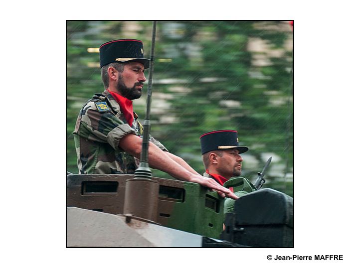 Un aperçu de l’Armée Française avec, entre autres, la Patrouille de France, la Marine, l’Armée de terre, la Légion Etrangère comme si vous y étiez. Paris, les 14 juillet 2010.