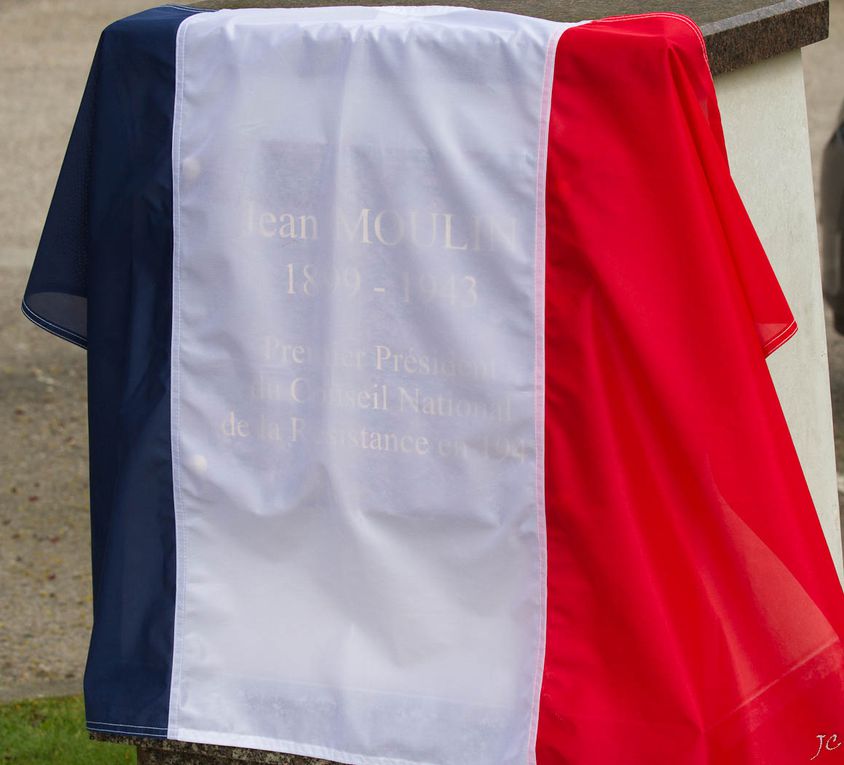 Notre participation à l'inauguration du quai Jean Moulin qui remplace le quai Pasteur : Le chant des Partisans.