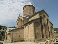 Le mont Kazbek (5033 m), le château fort de Narikala et le monastère de Samtavro sont des incontournables du tourisme en Géorgie.