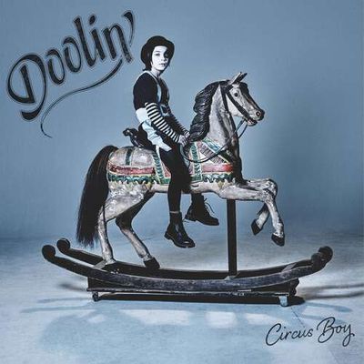 Doolin' célèbre la Saint Patrick et dévoile son nouveau clip "Circus Boy" 