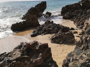 Les rochers à l'extrémité sud de la plage de Butihondo