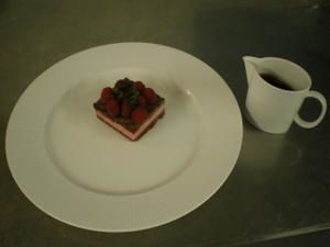 duo glacé chocolat framboise sauce chaude a la menthe