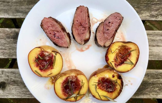 Roasted peaches with honey and rosemary