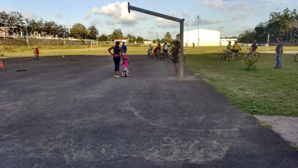 Classe 1. Activités récréative baby de vélo. 