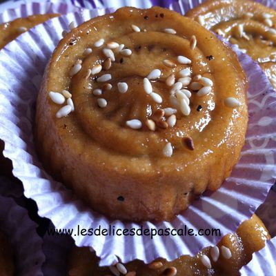 Petits gâteaux au miel fourrés aux amandes