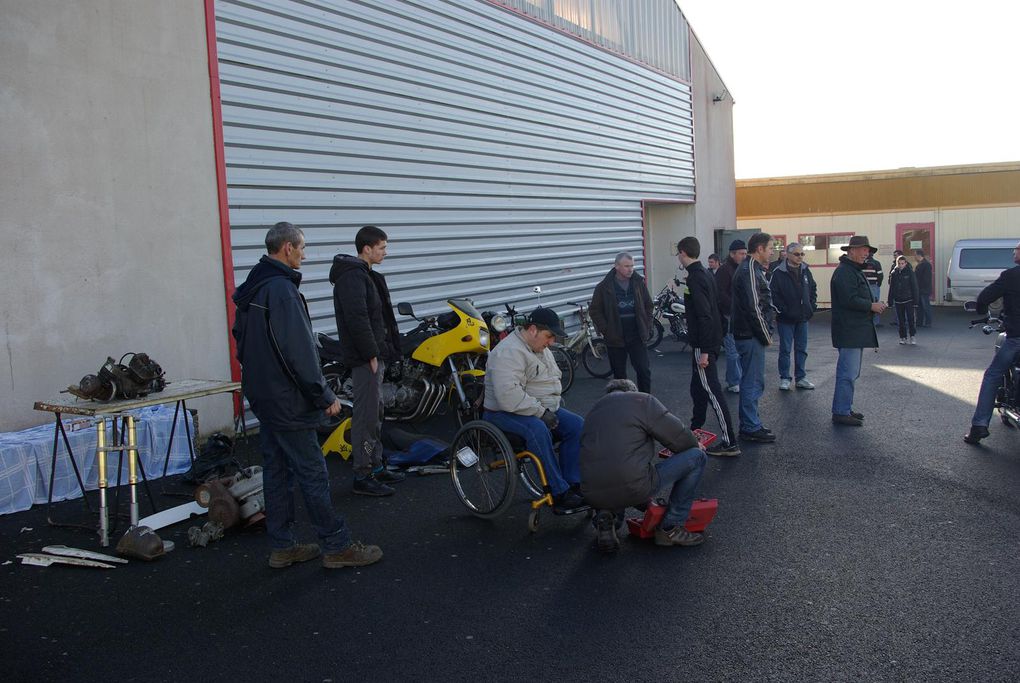 Le plein de visiteurs satisfaits, des exposants heureux, des vendeurs aux anges, bref tous le monde est revenus content de son dimanche à la Bourse d'échange organisée par l'association des Vieilles bécanes de Carhaix. Encore un succès !