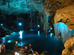 Cénotes Dzitnup, la piscine d'eau cristalline, Mexique