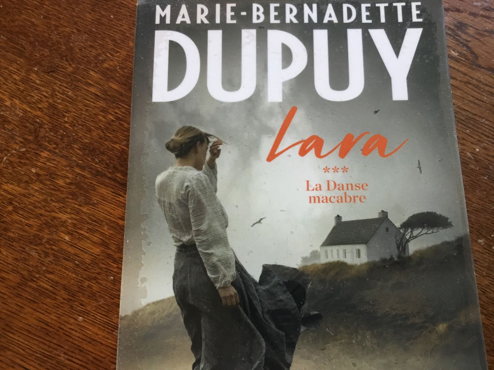 Marie-Bernadette Dupuy : Lara ; un roman palpitant 