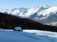 Depuis les alpages avec les Bellevilles, le Mont Blanc et le Beaufortain.