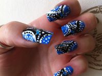 nail art peinture acrylique bleu et blanc