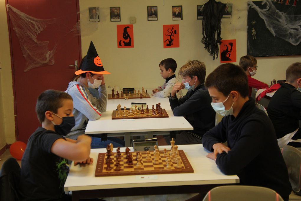 Tournoi d'Halloween : du pop corn et des échecs! 